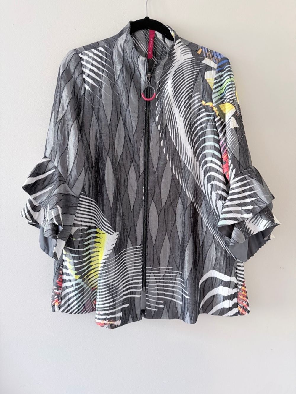 Gray Abstract Print Zip-Front Ruffle Sleeve Top
